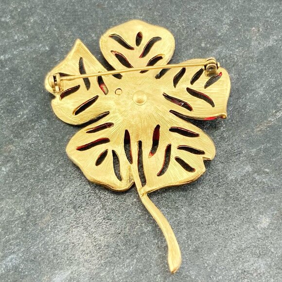 VINTAGE Red white enamel and brass toned metal dimensional flower brooch big pin - Picture 9 of 10